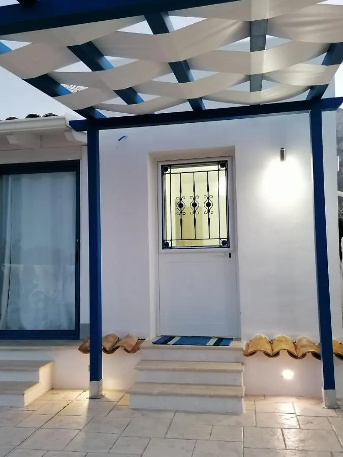 B&B Santorini Cinisi 0*,  Itália