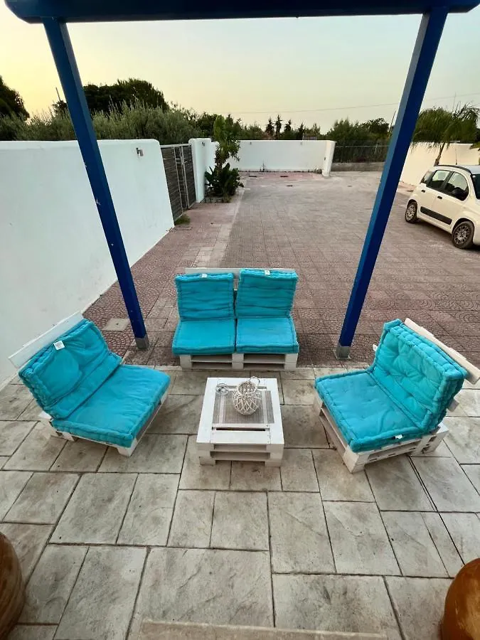 B&B Santorini Cinisi 0*,  Itália